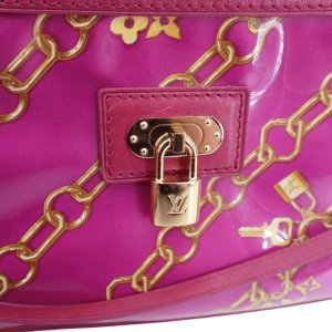 Louis Vuitton Pochette Accessoires Charms Fuchsia Handtaschen Louis Vuitton 30