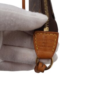 Louis Vuitton Pochette Accessoires Monogram Canvas Handtaschen Louis Vuitton 27
