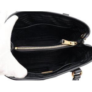 Prada Nylon Tasche mit Schulterriemen Handtaschen Prada 34