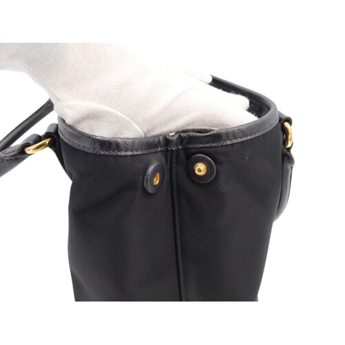 Prada Nylon Tasche mit Schulterriemen Handtaschen Prada 15